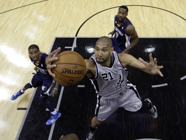 Νίκη του Σαν Αντόνιο επί του Μέμφις με 105-83